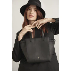 Emani Bucket 8 Emani Bucket -Kangol Sales Shop emani helen kaminski emani bucket black black 7