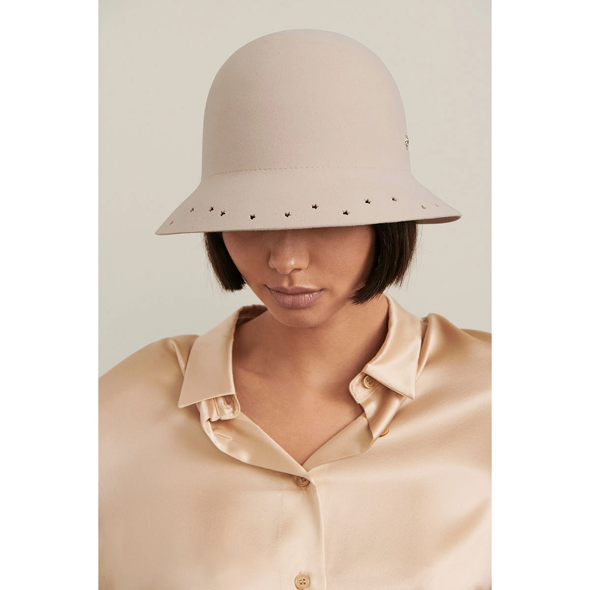 Grecia Cloche 5 Grecia Cloche - Image 3