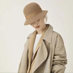 Etta Cloche -Kangol Sales Shop helkam0027 07062021 shot18 etta 1865 overlay