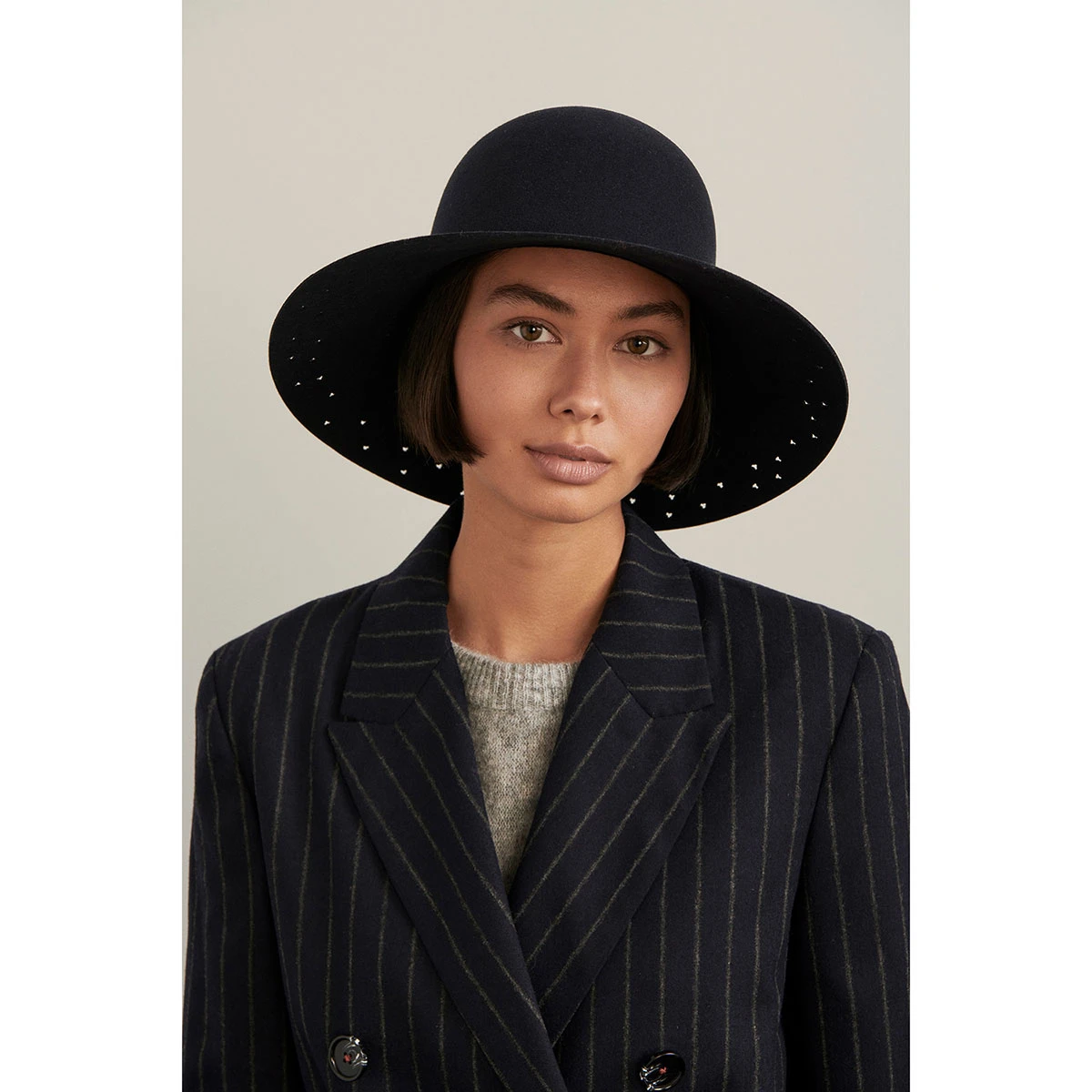 Novah Cloche 5 Novah Cloche - Image 3